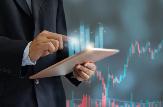 美联储主席沃什上任百天陷两难：特朗普曾承诺他“做你自己的事吧	”，如今喊话“全球最低利率”